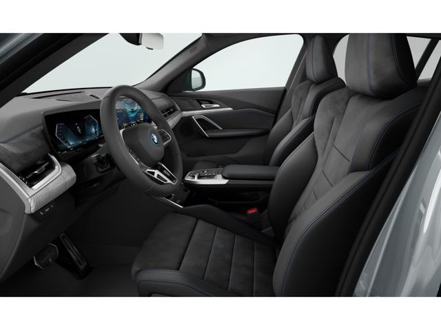BMW iX2 eDrive20 color Gris. Año 2025. 150KW(204CV). Eléctrico. En concesionario Autogal de Ourense