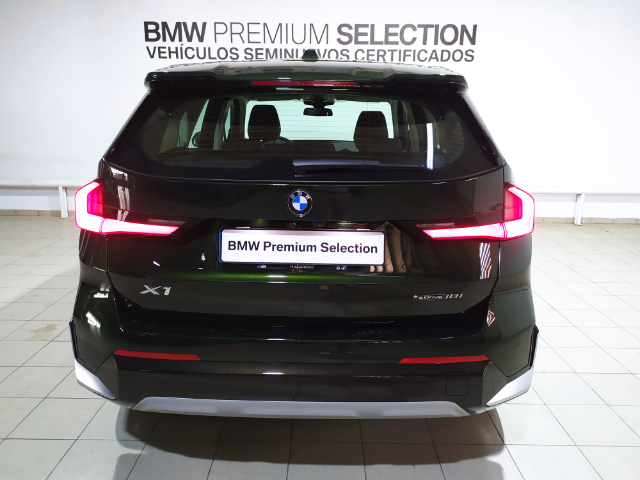 BMW X1 sDrive18i color Verde. Año 2024. 100KW(136CV). Gasolina. En concesionario Hispamovil Elche de Alicante