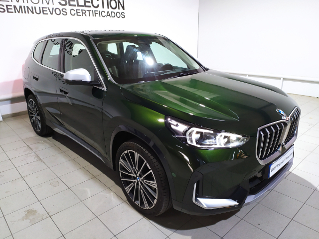 BMW X1 sDrive18i color Verde. Año 2024. 100KW(136CV). Gasolina. En concesionario Hispamovil Elche de Alicante