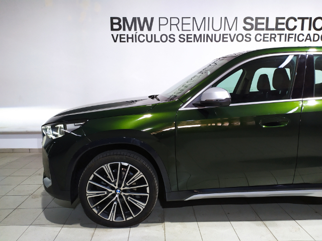 BMW X1 sDrive18i color Verde. Año 2024. 100KW(136CV). Gasolina. En concesionario Hispamovil Elche de Alicante