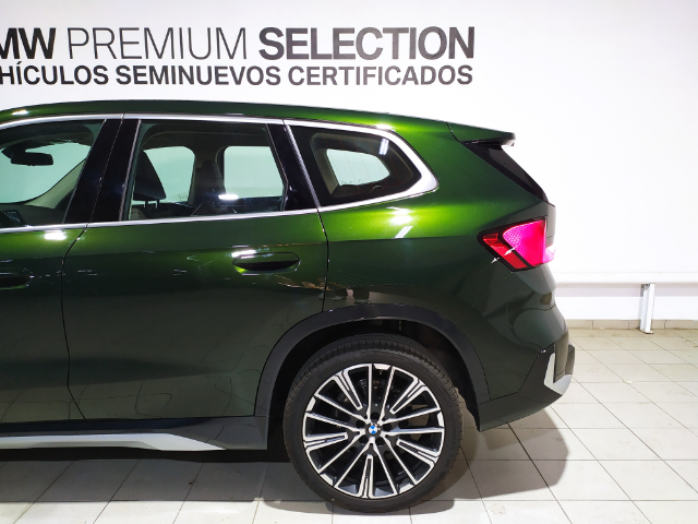 BMW X1 sDrive18i color Verde. Año 2024. 100KW(136CV). Gasolina. En concesionario Hispamovil Elche de Alicante