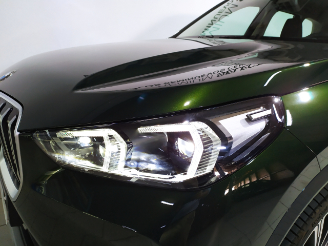 BMW X1 sDrive18i color Verde. Año 2024. 100KW(136CV). Gasolina. En concesionario Hispamovil Elche de Alicante