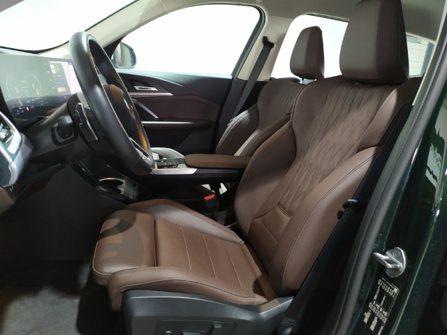BMW X1 sDrive18i color Verde. Año 2024. 100KW(136CV). Gasolina. En concesionario Hispamovil Elche de Alicante