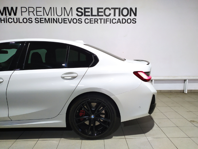BMW Serie 3 320d color Blanco. Año 2024. 140KW(190CV). Diésel. En concesionario Hispamovil Elche de Alicante