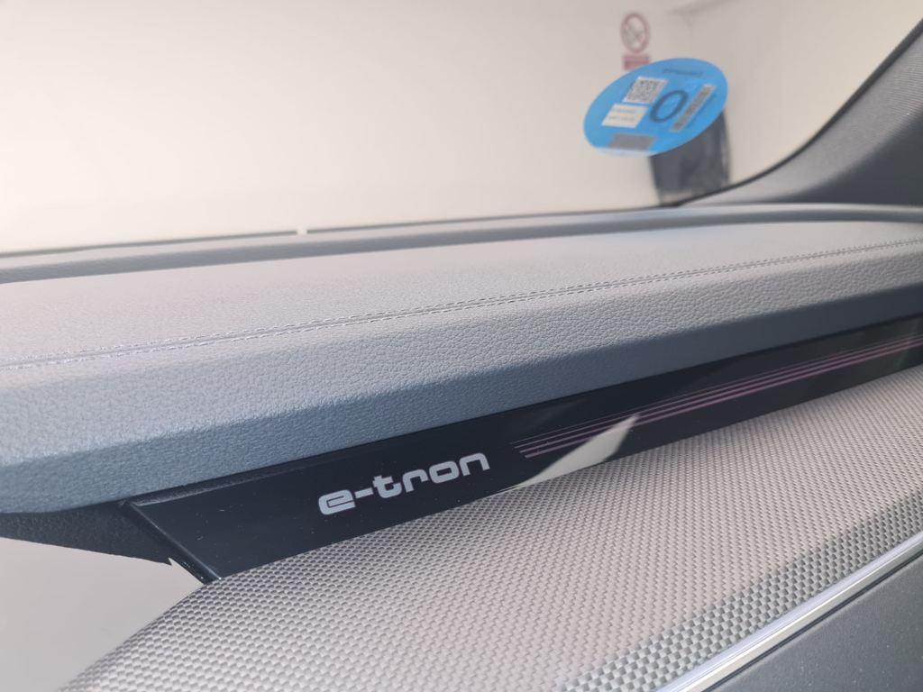 S line 55 quattro 300 kW (408 CV)