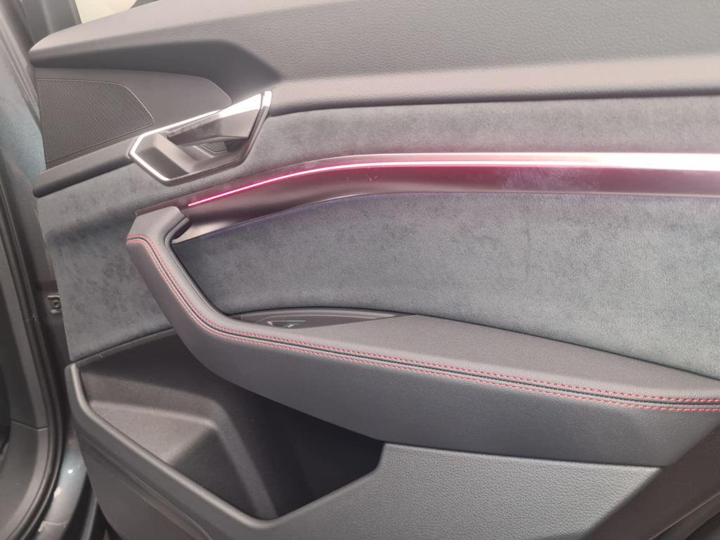 S line 55 quattro 300 kW (408 CV)