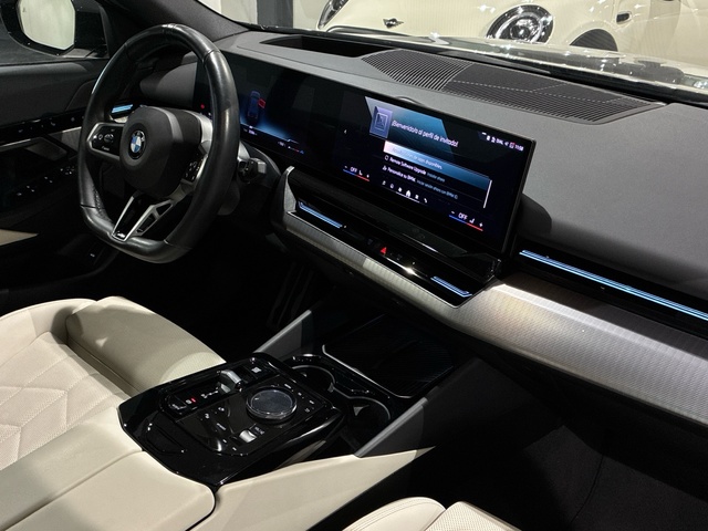 BMW Serie 5 520d color Gris. Año 2024. 145KW(197CV). Diésel. En concesionario BMW Marcos Automoción de Valencia