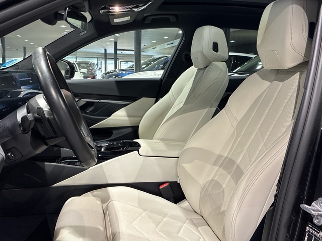 BMW Serie 5 520d color Gris. Año 2024. 145KW(197CV). Diésel. En concesionario BMW Marcos Automoción de Valencia