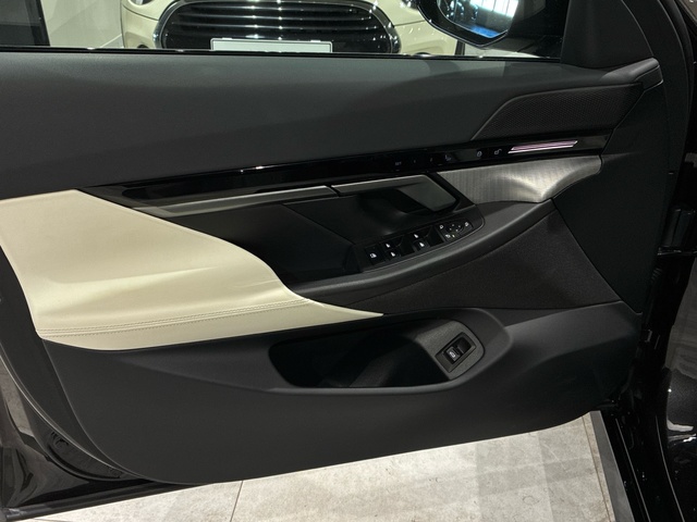 BMW Serie 5 520d color Gris. Año 2024. 145KW(197CV). Diésel. En concesionario BMW Marcos Automoción de Valencia