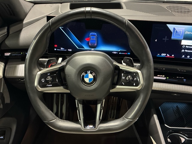 BMW Serie 5 520d color Gris. Año 2024. 145KW(197CV). Diésel. En concesionario BMW Marcos Automoción de Valencia