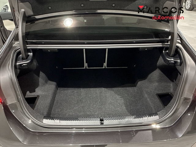 BMW Serie 5 520d color Gris. Año 2024. 145KW(197CV). Diésel. En concesionario BMW Marcos Automoción de Valencia