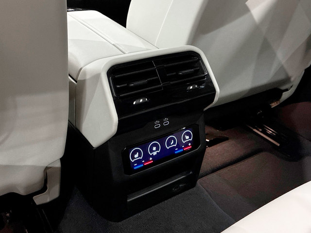 BMW Serie 5 520d color Gris. Año 2024. 145KW(197CV). Diésel. En concesionario BMW Marcos Automoción de Valencia