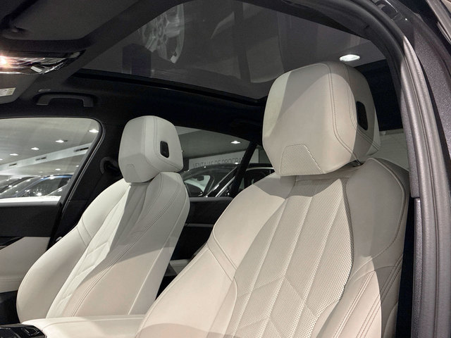 BMW Serie 5 520d color Gris. Año 2024. 145KW(197CV). Diésel. En concesionario BMW Marcos Automoción de Valencia