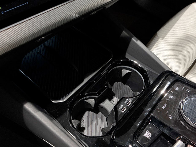 BMW Serie 5 520d color Gris. Año 2024. 145KW(197CV). Diésel. En concesionario BMW Marcos Automoción de Valencia