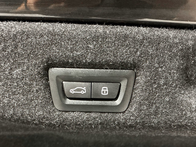 BMW Serie 5 520d color Gris. Año 2024. 145KW(197CV). Diésel. En concesionario BMW Marcos Automoción de Valencia