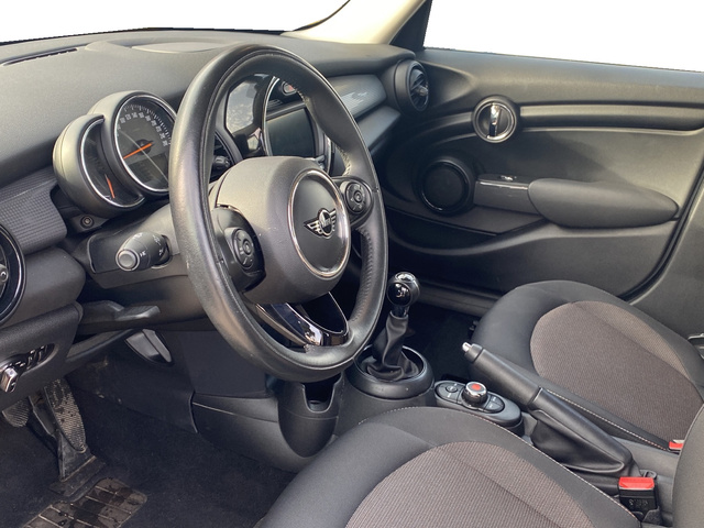 fotoG 10 del MINI MINI 5 Puertas Cooper 100 kW (136 CV) 136cv Gasolina del 2018 en Madrid