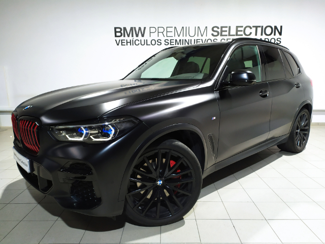 BMW X5 xDrive40i color Negro. Año 2022. 250KW(340CV). Gasolina. En concesionario Hispamovil Elche de Alicante