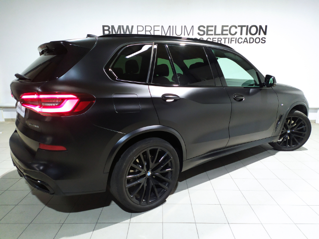 BMW X5 xDrive40i color Negro. Año 2022. 250KW(340CV). Gasolina. En concesionario Hispamovil Elche de Alicante