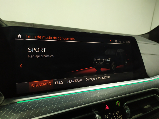 BMW X5 xDrive40i color Negro. Año 2022. 250KW(340CV). Gasolina. En concesionario Hispamovil Elche de Alicante