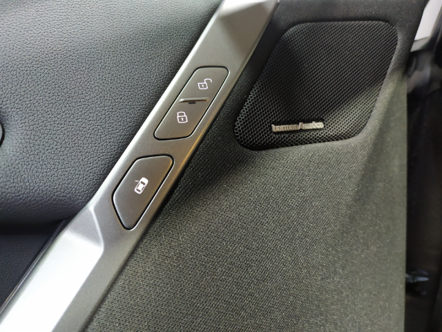 BMW iX xDrive45 color Negro. Año 2025. 300KW(408CV). Eléctrico. En concesionario Hispamovil Elche de Alicante