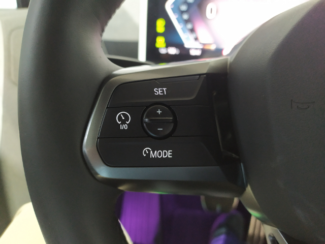 BMW iX xDrive45 color Negro. Año 2025. 300KW(408CV). Eléctrico. En concesionario Hispamovil Elche de Alicante