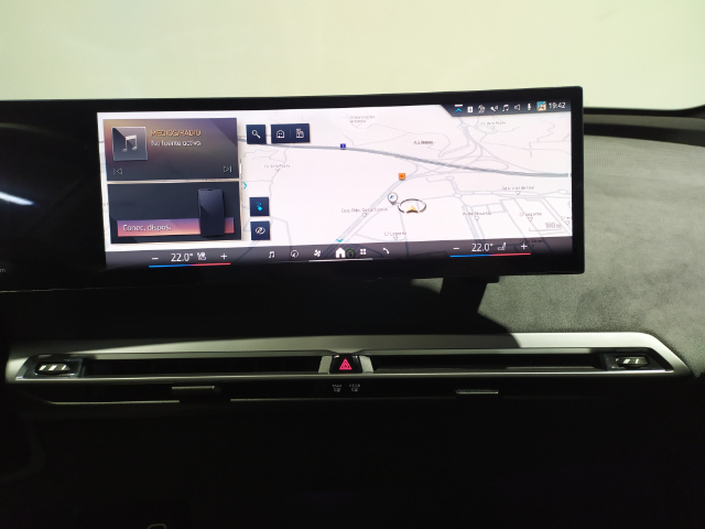 BMW iX xDrive45 color Negro. Año 2025. 300KW(408CV). Eléctrico. En concesionario Hispamovil Elche de Alicante