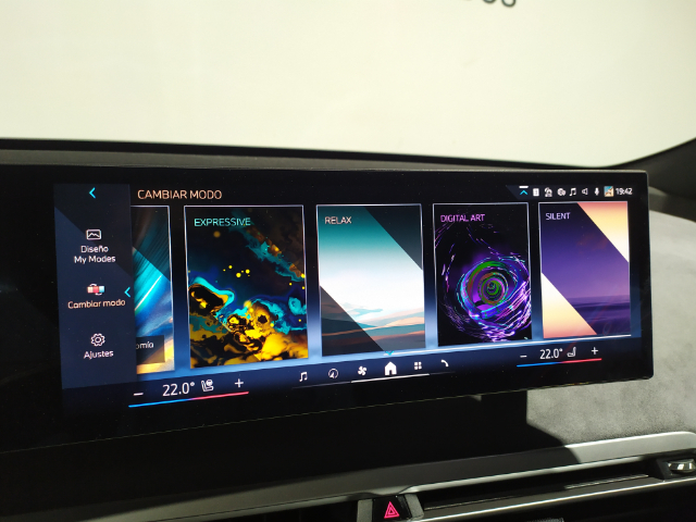 BMW iX xDrive45 color Negro. Año 2025. 300KW(408CV). Eléctrico. En concesionario Hispamovil Elche de Alicante