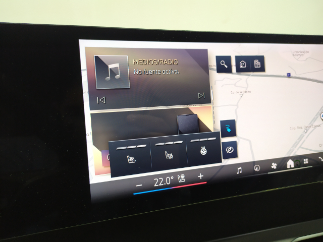 BMW iX xDrive45 color Negro. Año 2025. 300KW(408CV). Eléctrico. En concesionario Hispamovil Elche de Alicante