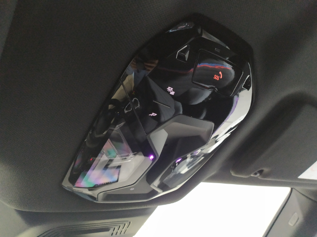 BMW iX xDrive45 color Negro. Año 2025. 300KW(408CV). Eléctrico. En concesionario Hispamovil Elche de Alicante