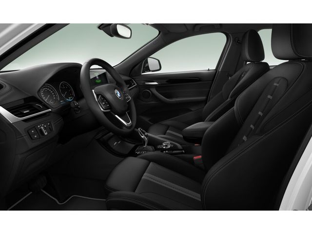 BMW X2 sDrive18d color Blanco. Año 2021. 110KW(150CV). Gasolina. En concesionario Ceres Motor S.L. de Cáceres