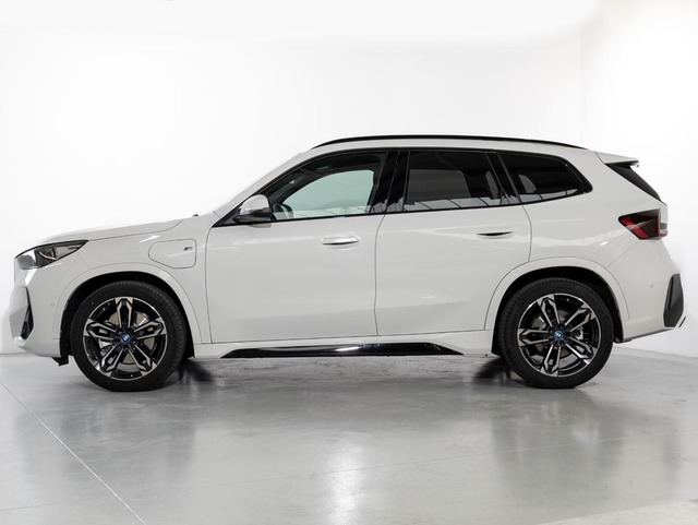 BMW X1 xDrive25e color Blanco. Año 2025. 180KW(245CV). Híbrido Electro/Gasolina. En concesionario Oliva Motor Girona de Girona