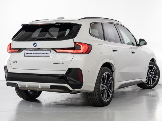 BMW X1 xDrive25e color Blanco. Año 2025. 180KW(245CV). Híbrido Electro/Gasolina. En concesionario Oliva Motor Girona de Girona