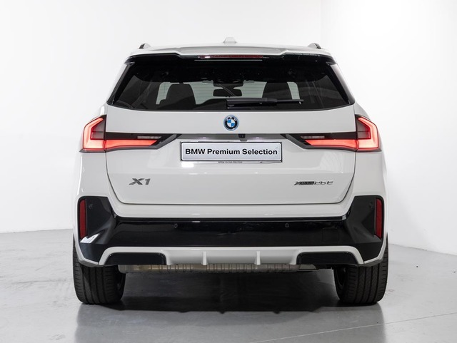 BMW X1 xDrive25e color Blanco. Año 2025. 180KW(245CV). Híbrido Electro/Gasolina. En concesionario Oliva Motor Girona de Girona