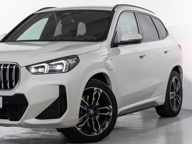 BMW X1 xDrive25e color Blanco. Año 2025. 180KW(245CV). Híbrido Electro/Gasolina. En concesionario Oliva Motor Girona de Girona