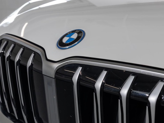 BMW X1 xDrive25e color Blanco. Año 2025. 180KW(245CV). Híbrido Electro/Gasolina. En concesionario Oliva Motor Girona de Girona