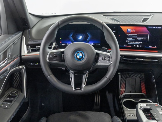 BMW X1 xDrive25e color Blanco. Año 2025. 180KW(245CV). Híbrido Electro/Gasolina. En concesionario Oliva Motor Girona de Girona