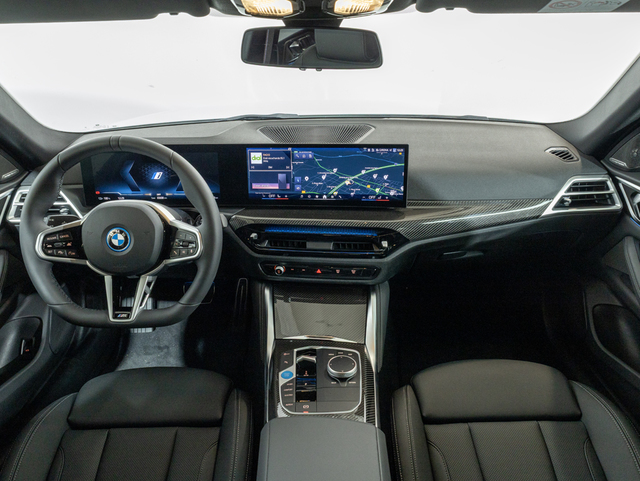 BMW i4 eDrive40 color Blanco. Año 2025. 250KW(340CV). Eléctrico. En concesionario Oliva Motor Girona de Girona