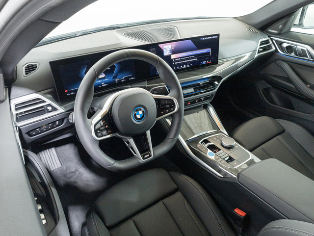 BMW i4 eDrive40 color Blanco. Año 2025. 250KW(340CV). Eléctrico. En concesionario Oliva Motor Girona de Girona