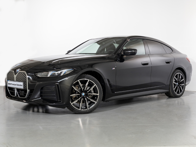 BMW i4 eDrive35 color Negro. Año 2025. 210KW(286CV). Eléctrico. En concesionario Oliva Motor Girona de Girona
