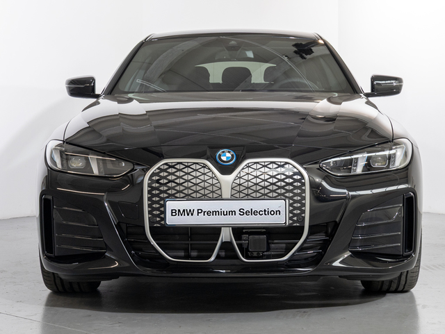 BMW i4 eDrive35 color Negro. Año 2025. 210KW(286CV). Eléctrico. En concesionario Oliva Motor Girona de Girona