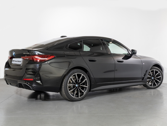 BMW i4 eDrive35 color Negro. Año 2025. 210KW(286CV). Eléctrico. En concesionario Oliva Motor Girona de Girona