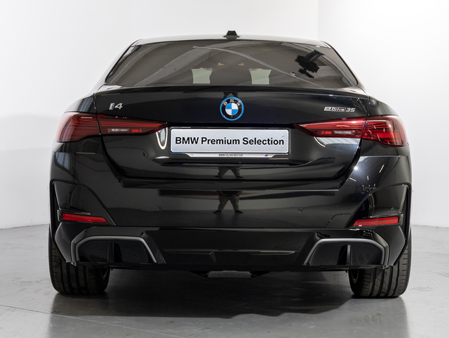 BMW i4 eDrive35 color Negro. Año 2025. 210KW(286CV). Eléctrico. En concesionario Oliva Motor Girona de Girona