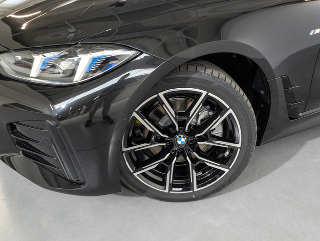BMW i4 eDrive35 color Negro. Año 2025. 210KW(286CV). Eléctrico. En concesionario Oliva Motor Girona de Girona