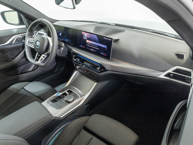 BMW i4 eDrive35 color Negro. Año 2025. 210KW(286CV). Eléctrico. En concesionario Oliva Motor Girona de Girona