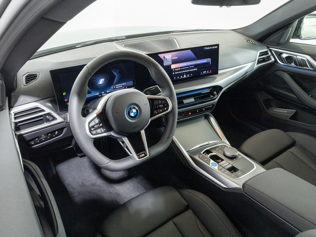BMW i4 eDrive35 color Negro. Año 2025. 210KW(286CV). Eléctrico. En concesionario Oliva Motor Girona de Girona