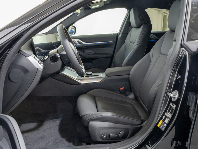 BMW i4 eDrive35 color Negro. Año 2025. 210KW(286CV). Eléctrico. En concesionario Oliva Motor Girona de Girona