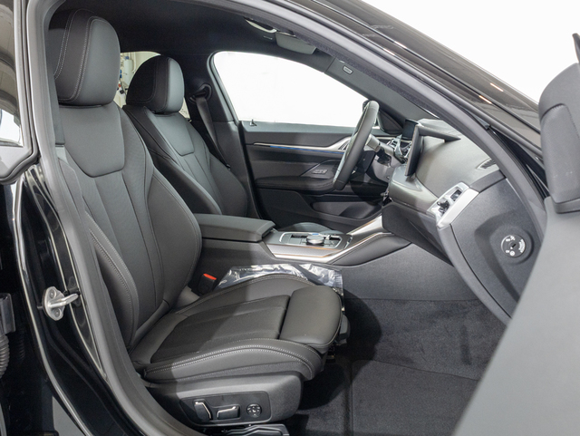 BMW i4 eDrive35 color Negro. Año 2025. 210KW(286CV). Eléctrico. En concesionario Oliva Motor Girona de Girona