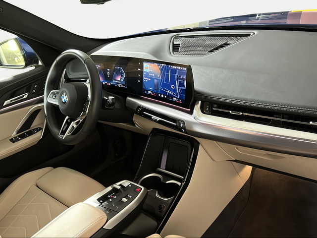 BMW X1 sDrive20d color Azul. Año 2024. 120KW(163CV). Diésel. En concesionario San Pablo Motor | Su Eminencia de Sevilla