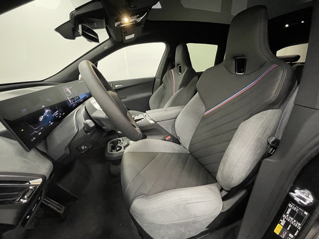 BMW iX xDrive45 color Gris. Año 2025. 300KW(408CV). Eléctrico. En concesionario Maberauto de Castellón