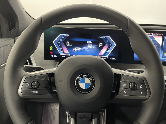 BMW iX xDrive45 color Gris. Año 2025. 300KW(408CV). Eléctrico. En concesionario Maberauto de Castellón